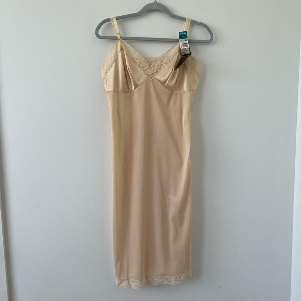 Vanity Fair Slip Nightgown Size 36 beige lace vintage 70s fashion